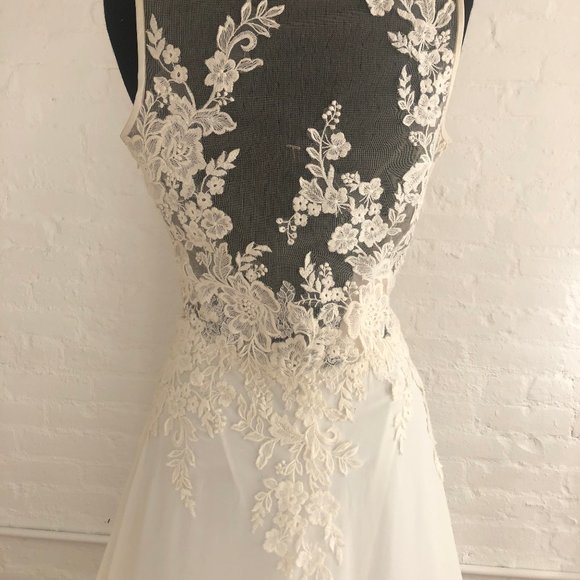 Escala Pronovias Gown - Picture 6 of 7